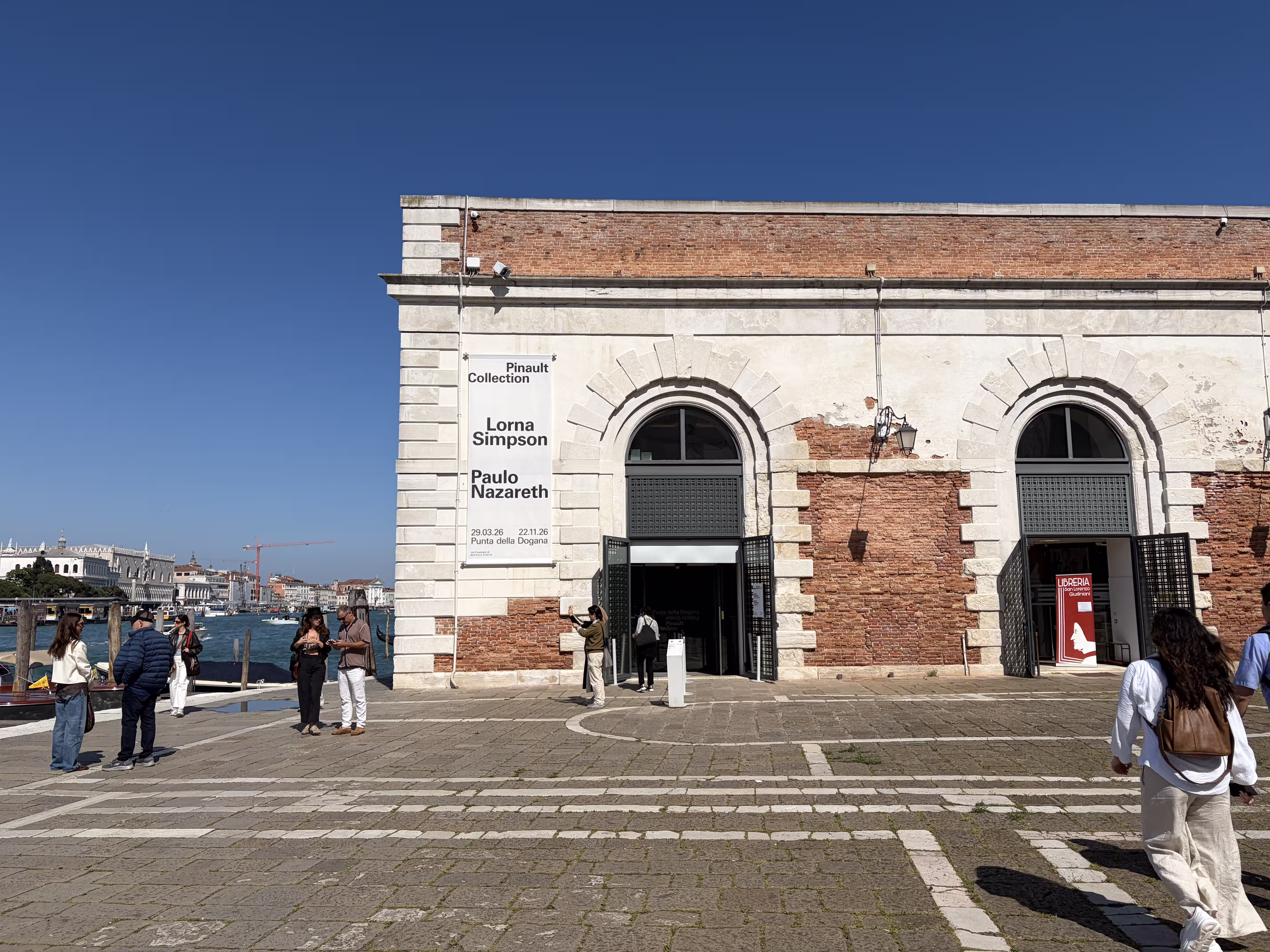 베니스 푼타 델라 도가나(Punta della Dogana)에 위치한 피노 컬렉션 전시장 전경.